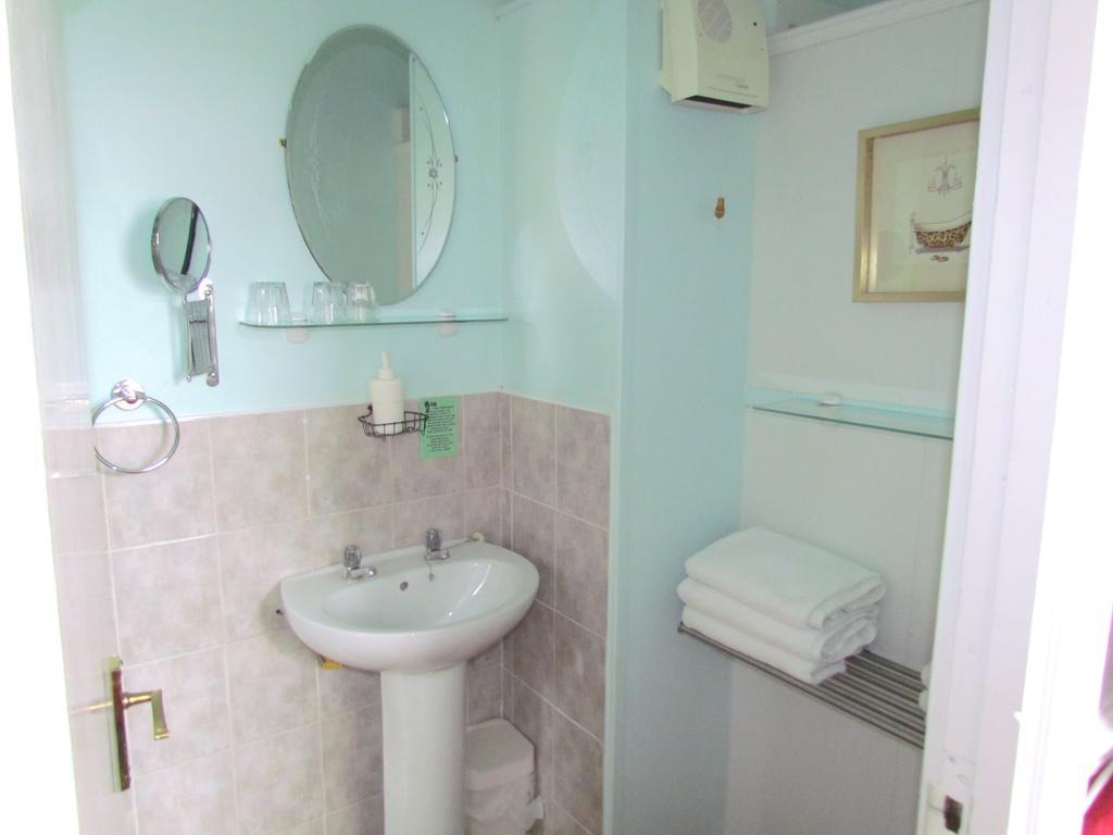 Wimbourne Guest House Blackpool Room photo